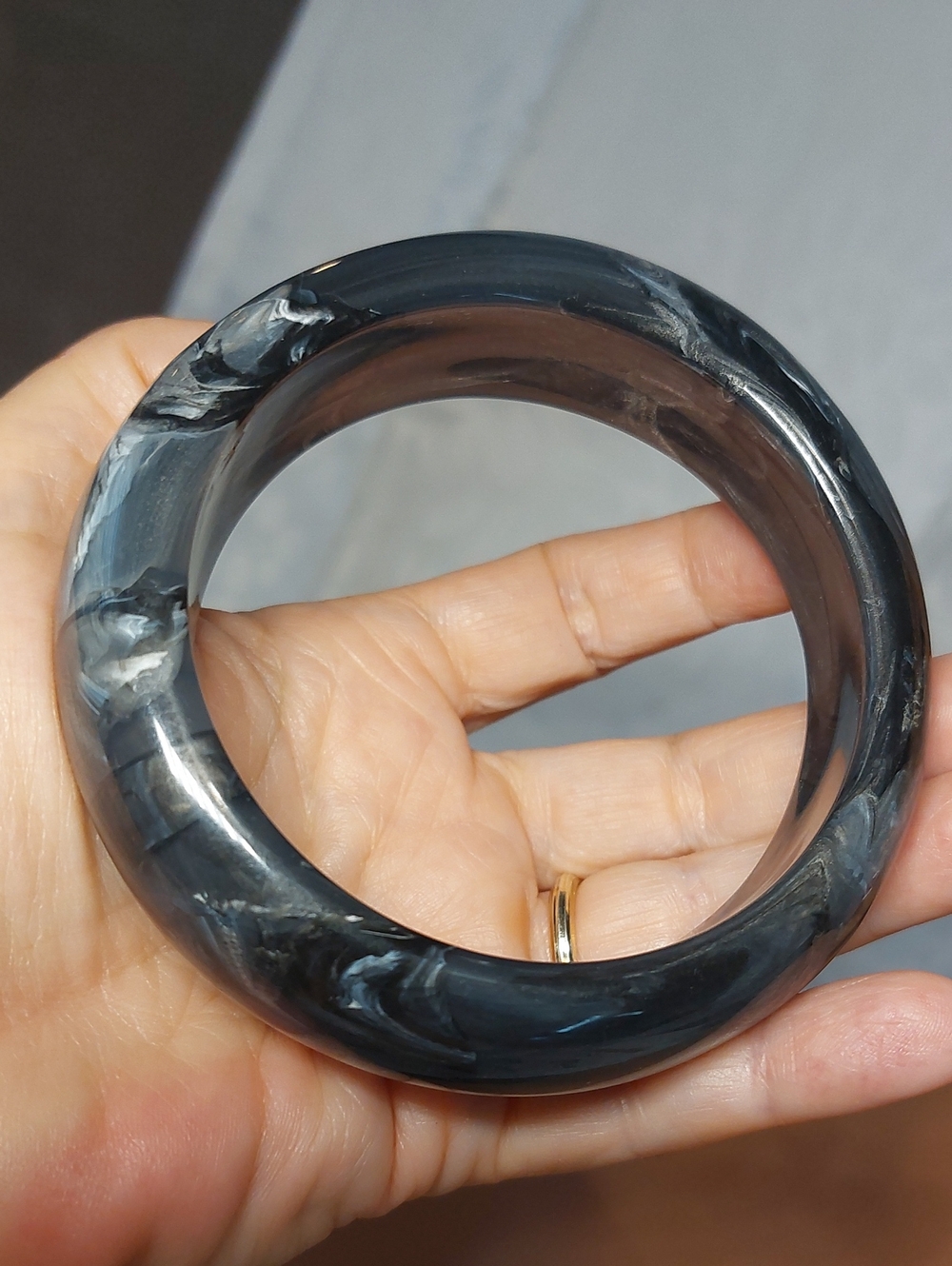 Vintage 1980s Chunky Marbled Resin Bangle — Dark Smokey Grey